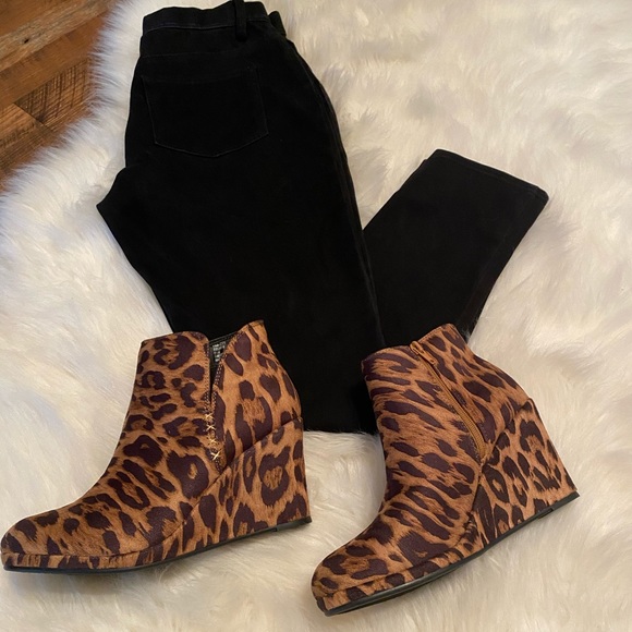 Leopard Micro Booties - Picture 4 of 9